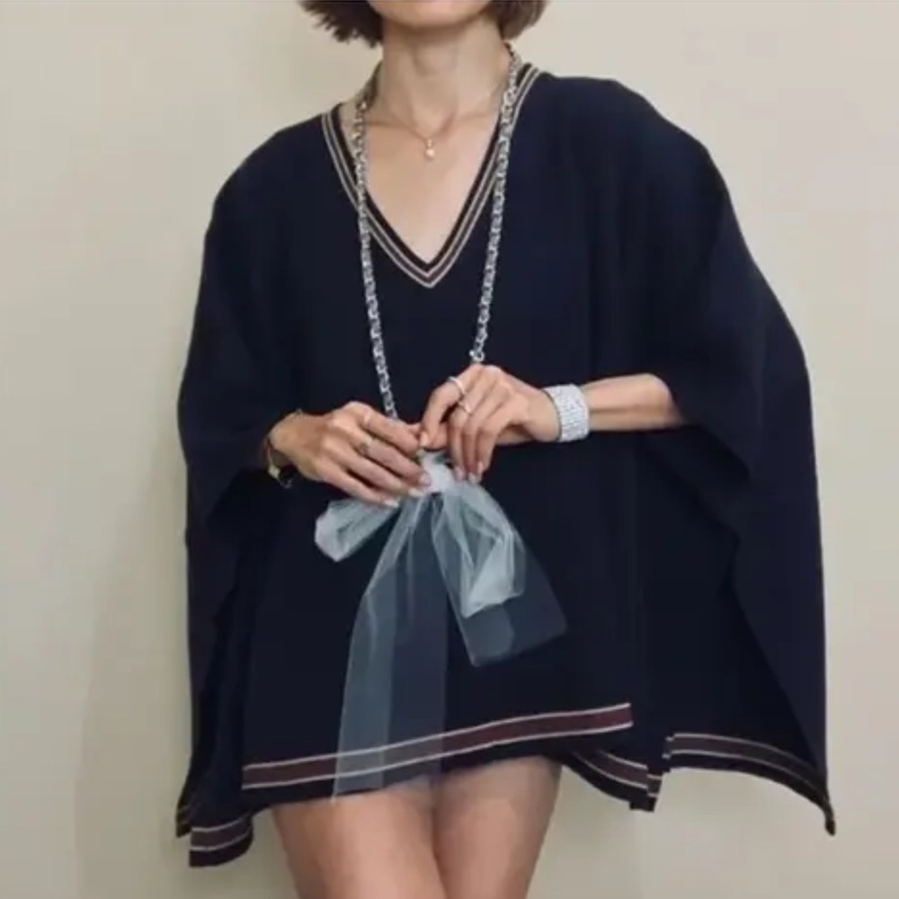 House of Harlow 1960 Poncho V-Neck Navy Sweater One Size